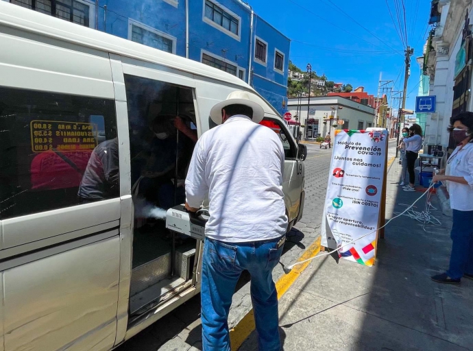 Ariadna Ayala en coordinación con prestadores de servicio, arranca campaña de sanitización